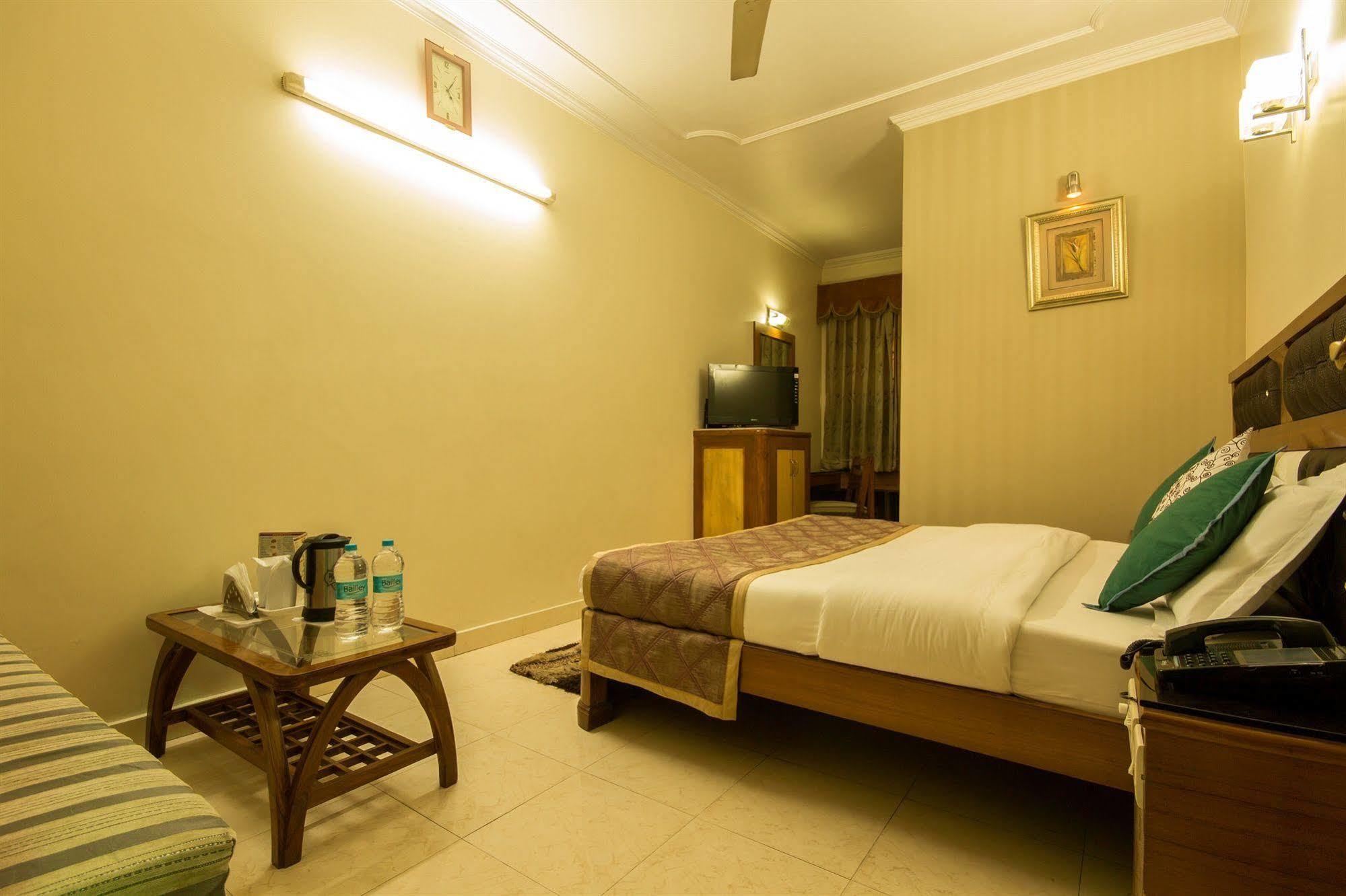 The C Park Inn Karol Bagh Homely Atmosphere Neu-Delhi Exterior foto